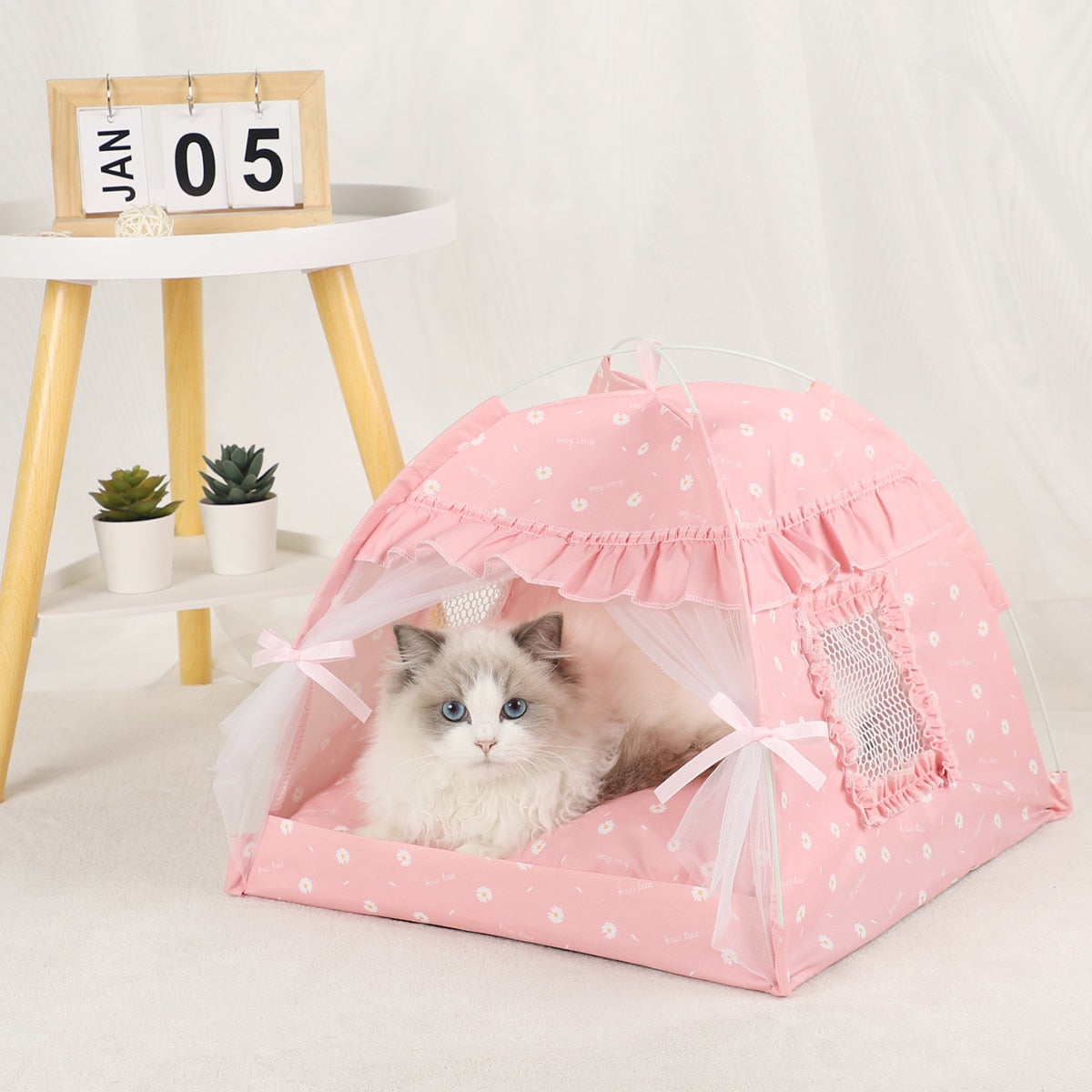 CozyCat Retreat: Winter Haven Tent Bed