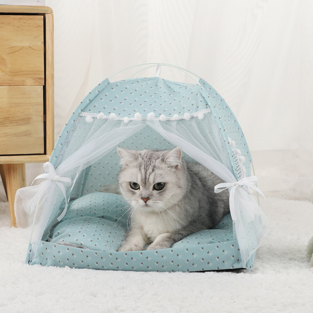 CozyCat Retreat: Winter Haven Tent Bed