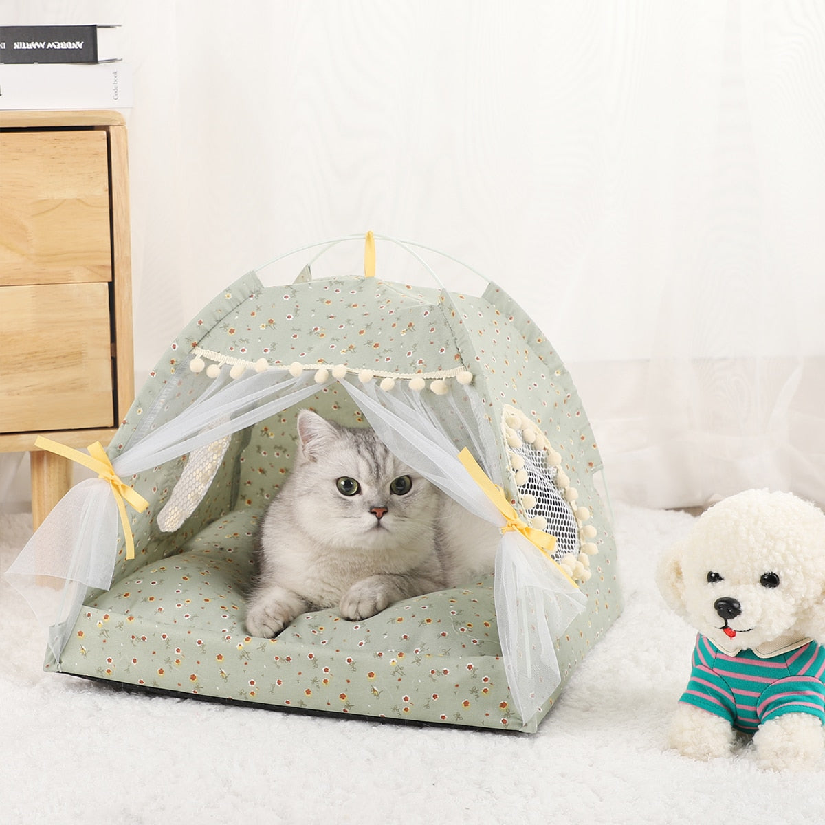 CozyCat Retreat: Winter Haven Tent Bed