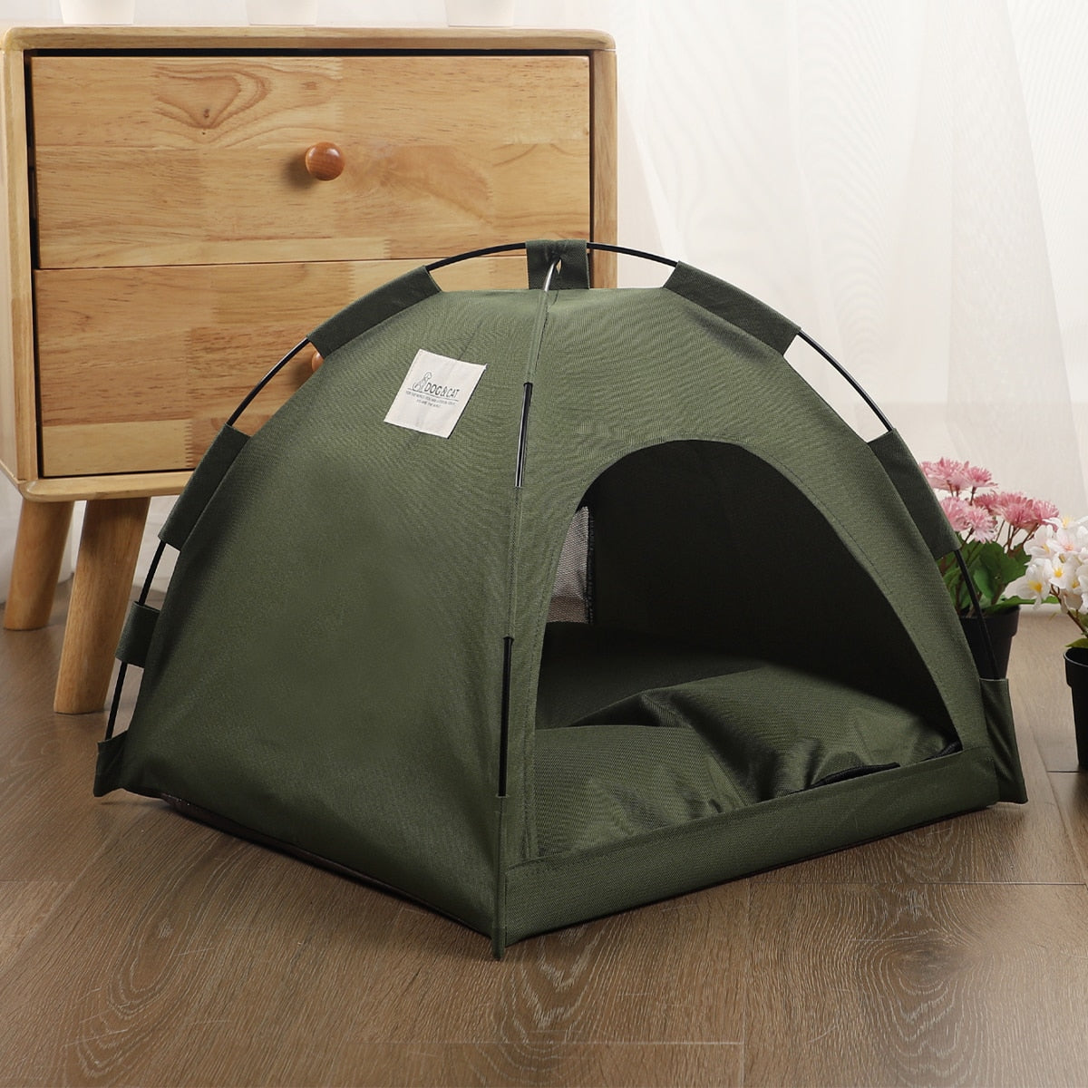 CozyCat Retreat: Winter Haven Tent Bed