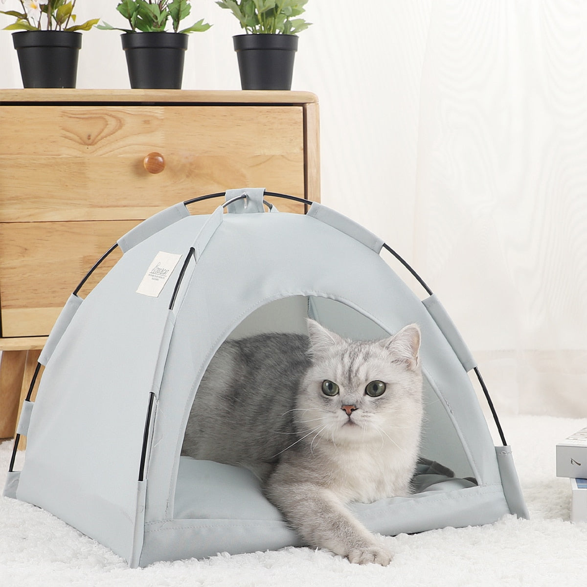 CozyCat Retreat: Winter Haven Tent Bed