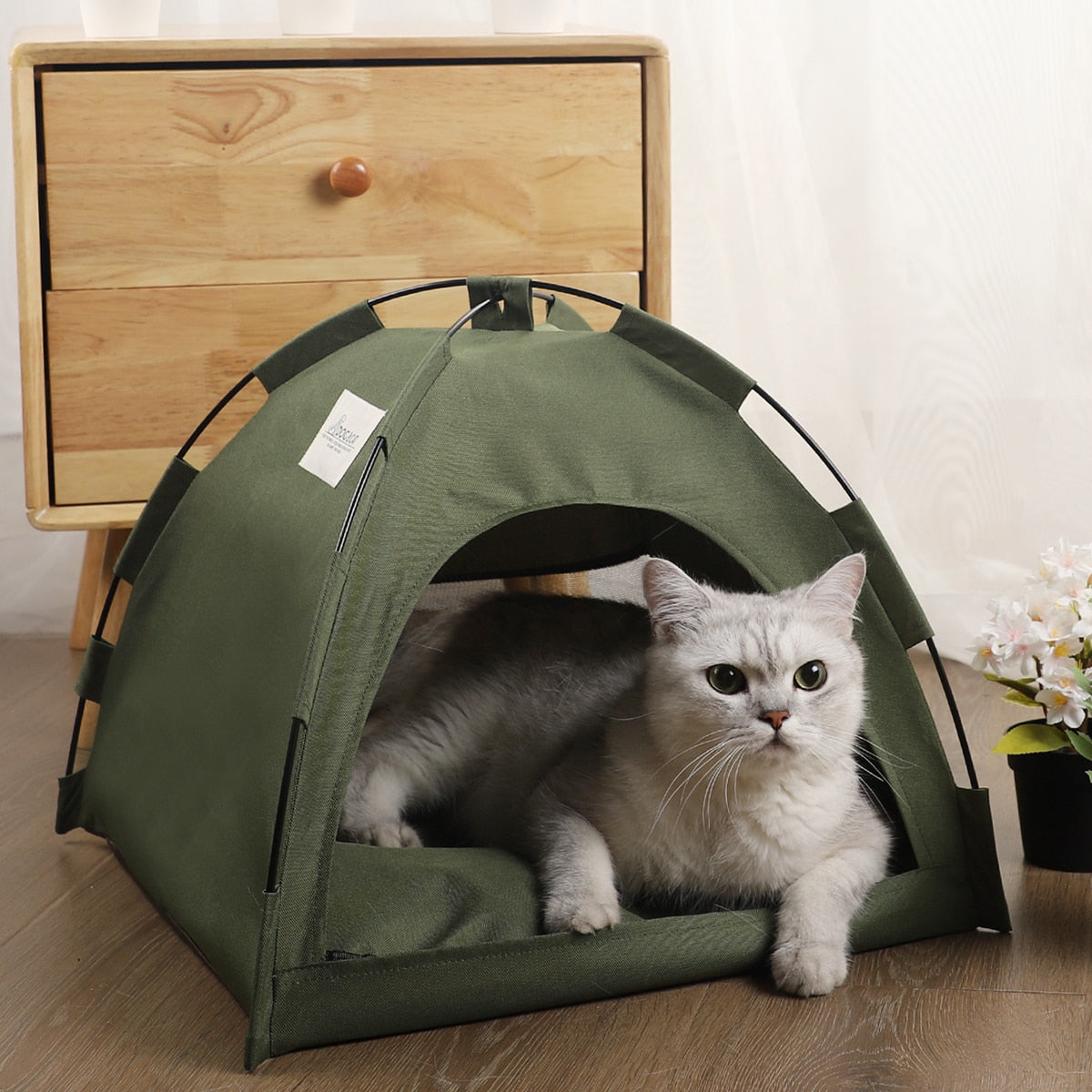 CozyCat Retreat: Winter Haven Tent Bed